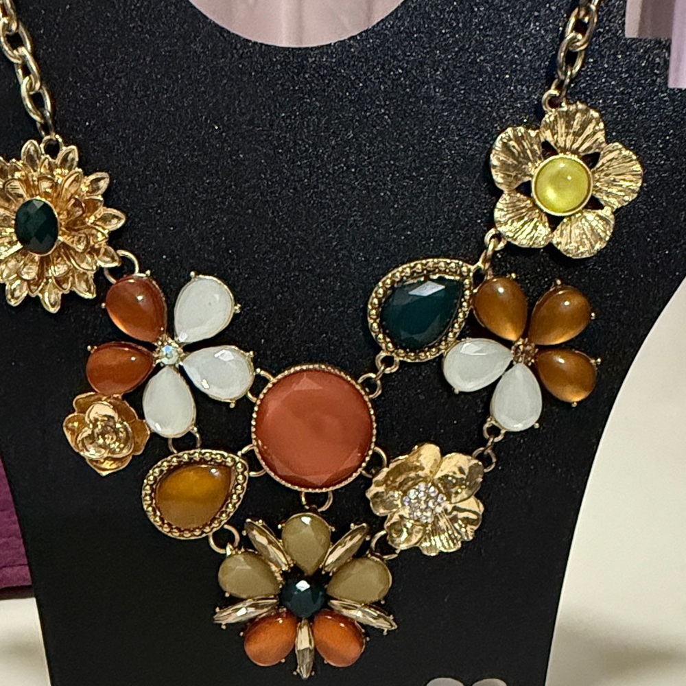 Floral Multicolor Statement Necklace and Earrings Set - Picture 2 of 4